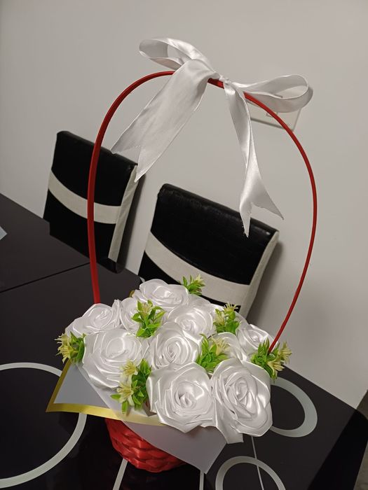 Vând buchete de trandafiri din satin