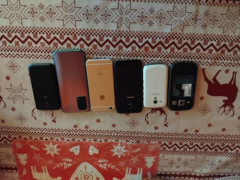 Vând telefoane piese