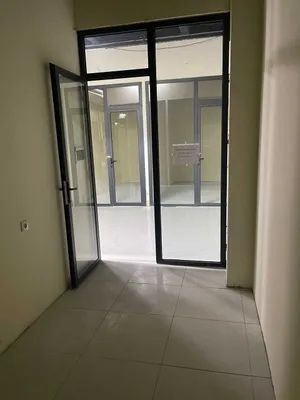 Ibn sino Savdo markazida dukon sotiladi