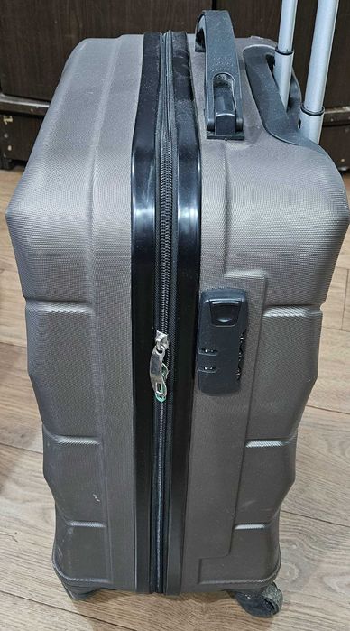 Чемодан средний 55*35*25