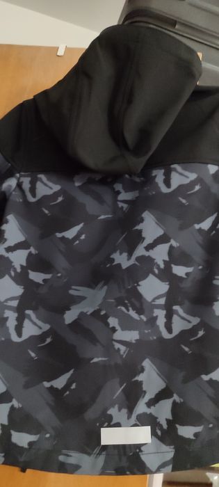 Vând geacă  nouă , pentru băiat ,10-12ani