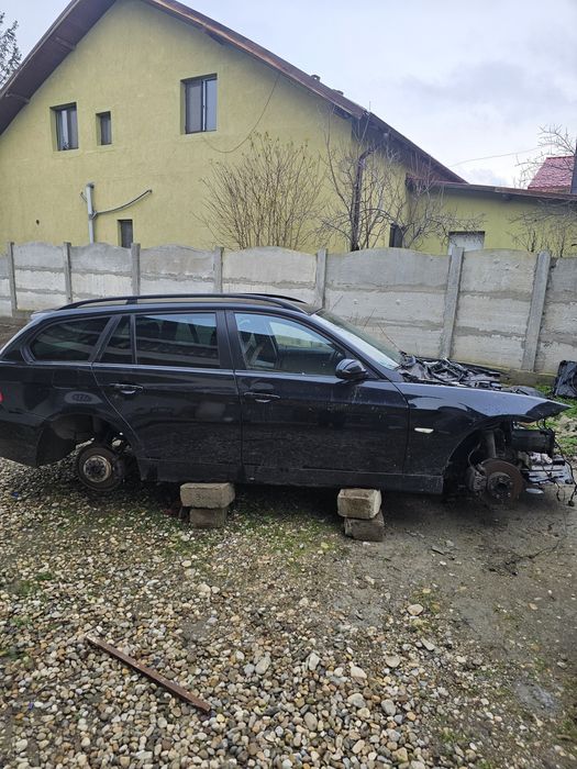 Vand seria  3 pentru dezmebrat  sau schimb