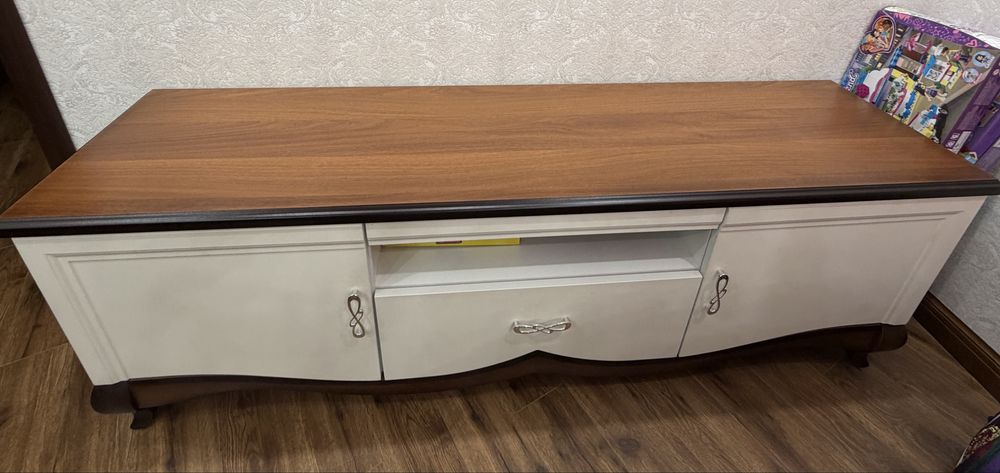 Продаётся тумба под ТВ