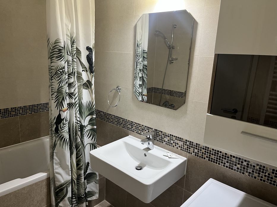 Cazare regim hotelier Mall Coresi