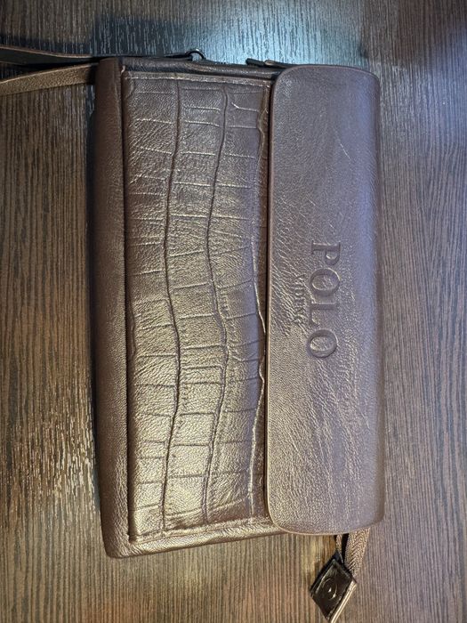 Продаю барсетку мужскую (коричневую)