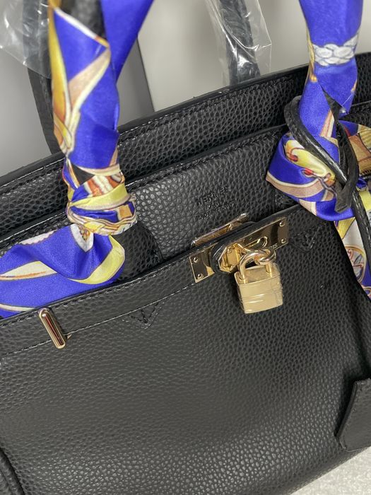 Дамска кожена чанта в черен цвят