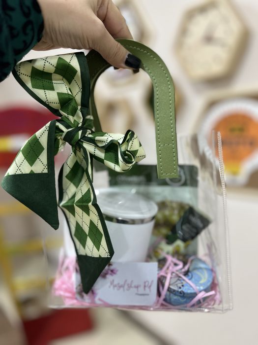 Подарочные боксы, Подарки