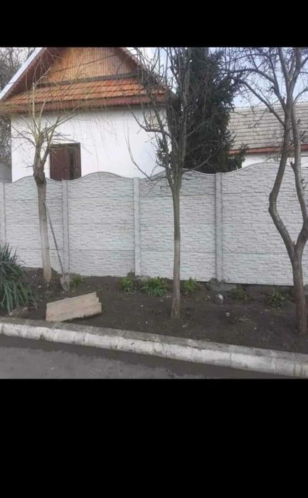 Gard beton placă și stâlp