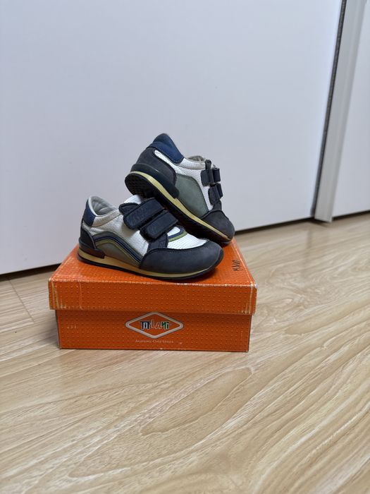 Кроссовки детские