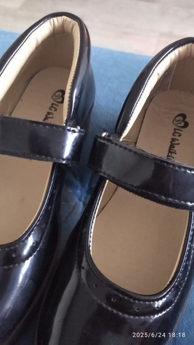 Продам туфельки  чёрные