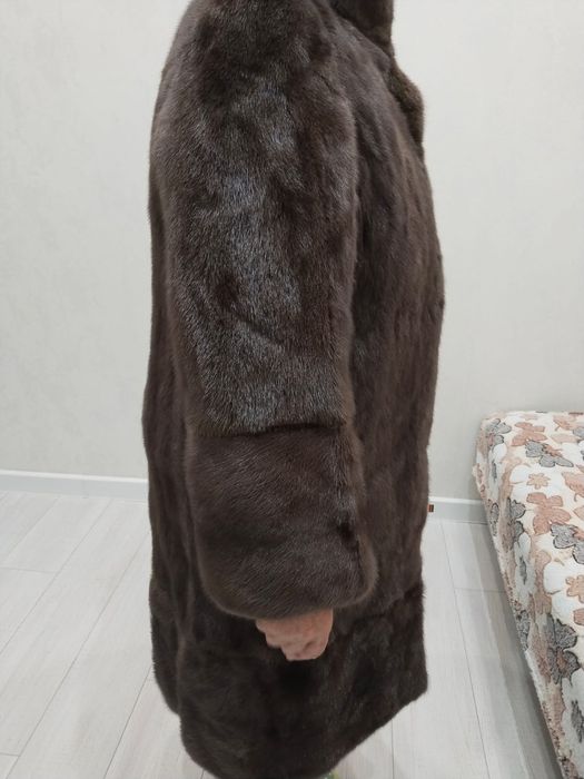 Продается норковая шуба в отличном состояний,одевали пару раз