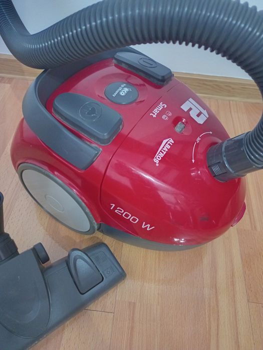 Vând aspirator Albatros