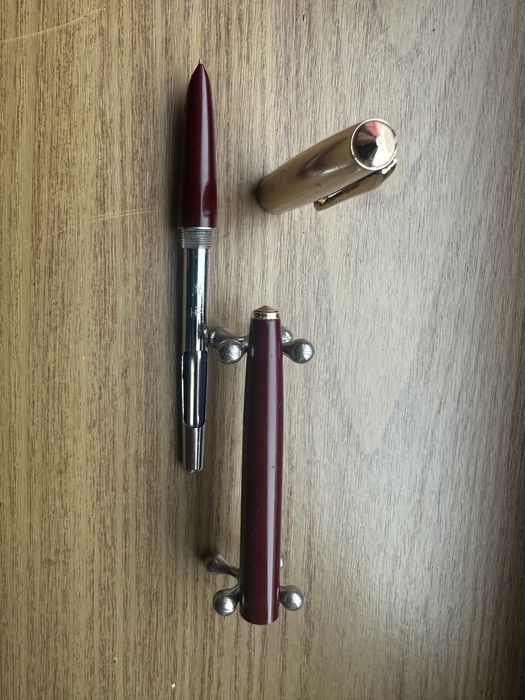 Stilou chinezesc Wing Sung rosu