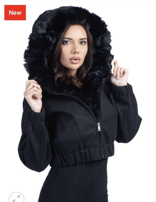 Зимно късо палто в черно