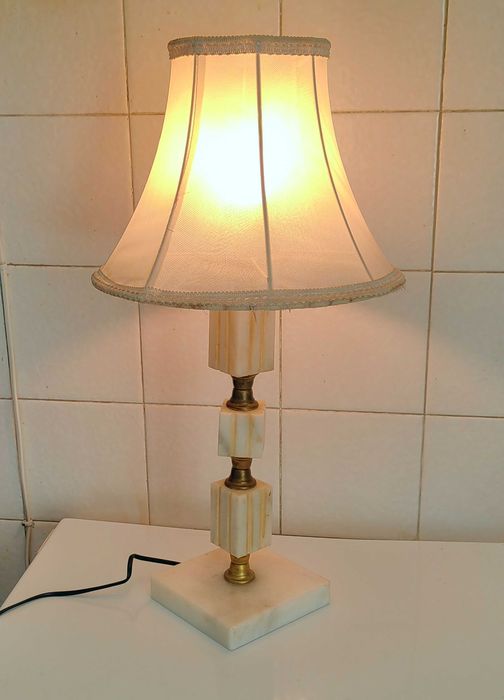 Супер Качествена БЯЛА МРАМОРНА Българска Настолна Соц Лампа