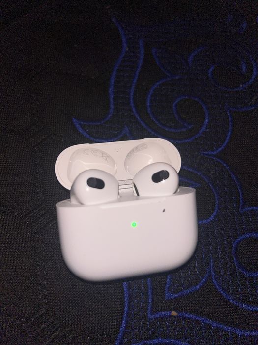 Продам Airpods 3