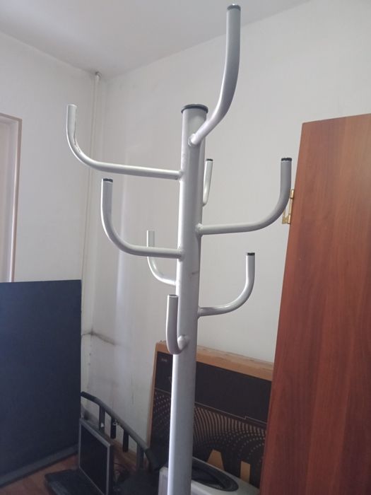 Продается вешалка железная