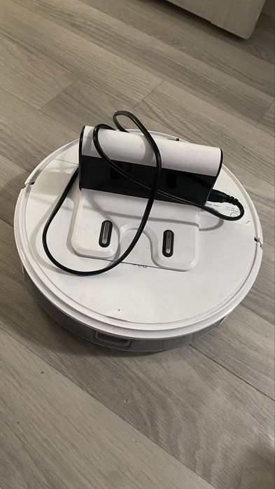 Продается роботпылесос Midea