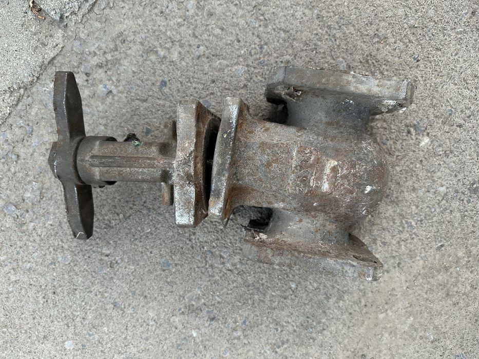 Продам задвижки на 50