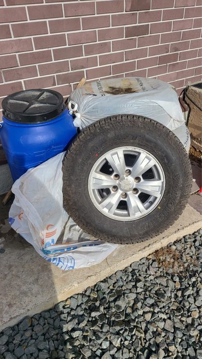 Продам комплект шины+диски Yokohama Geolandar A/T R16 (с дисками)