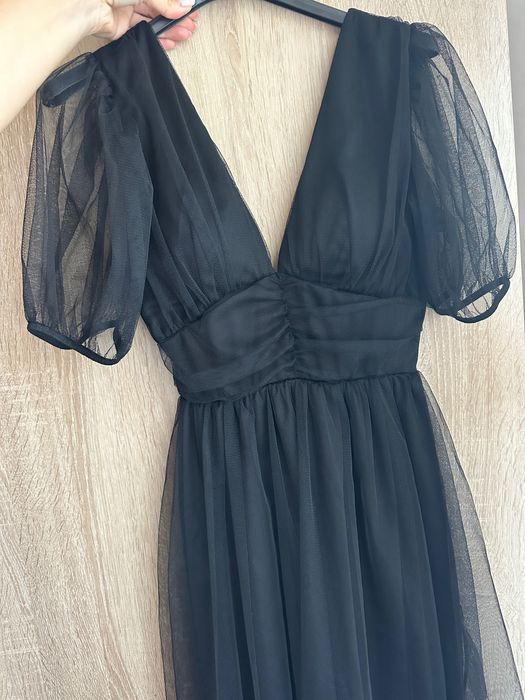 Черна рокля с тюл