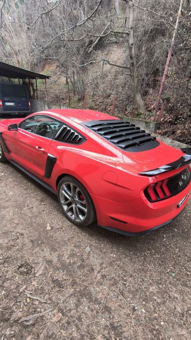 Автомобил под наем за абитуриентски бал  Форд мустанг GT  50