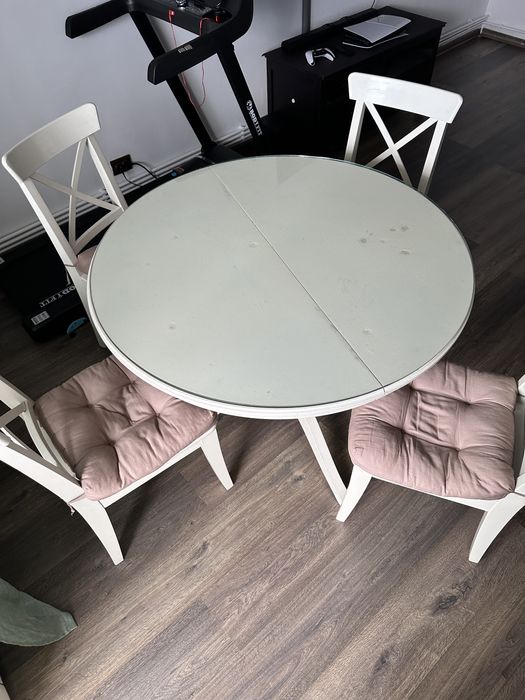 Masa extensibila Ikea cu 4 scaune