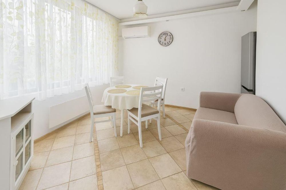 Дава се под наем Тристаен апартамент в Варна, Чайка - 100 кв.м за 548.25 € - Снимка #1