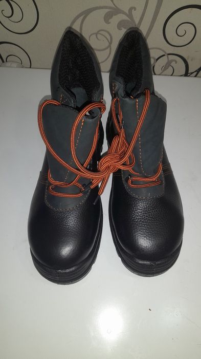 Жұмыс аяқ киімі.