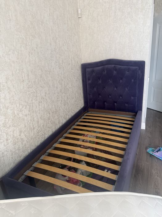 Продам кровать с матрасом