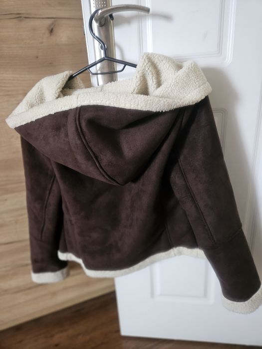 Късо палто в кафяво