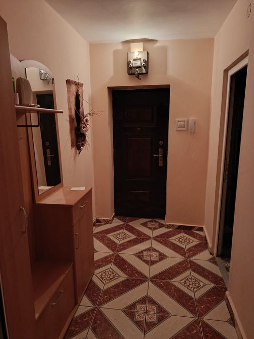 Închiriez apartament 2 camere la parter, strada hipodrom ,Braila