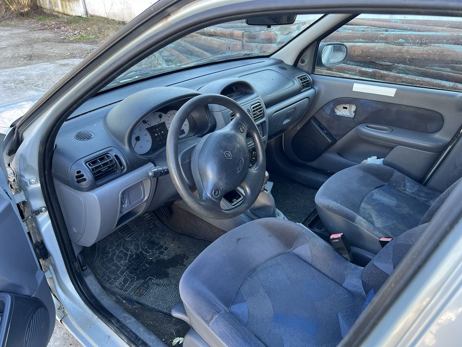 Vand sau schimb clio 1.2 benzina