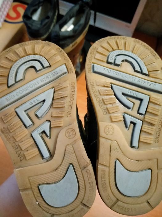 Продам ботинки на весну 22р