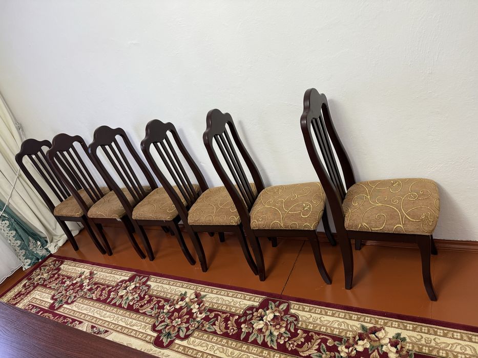 Продается стол и стулья