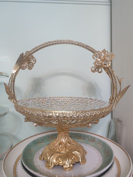 Разные посуды для гостей