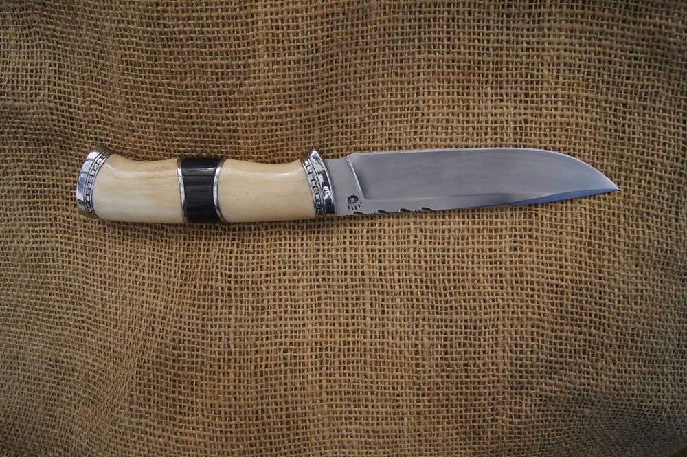 ЛОВЕН НОЖ РЪЧНА ИЗРАБОТКА - CPM S90V