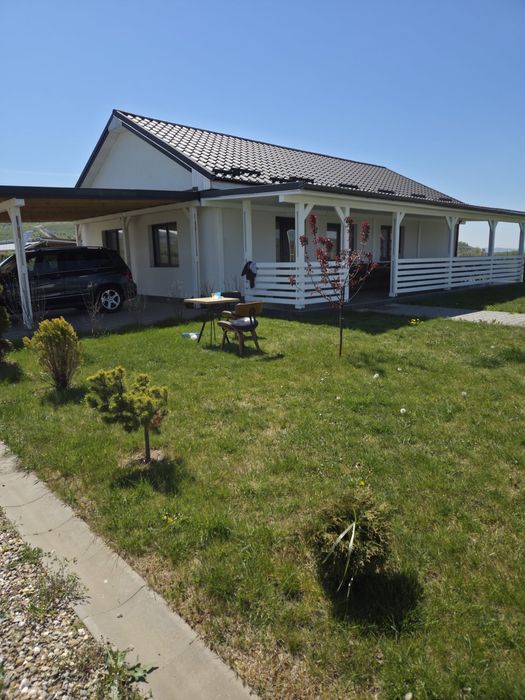 Vând 2 Case + Piscina + 1 Hectar Teren Intravilan cu utilitați
