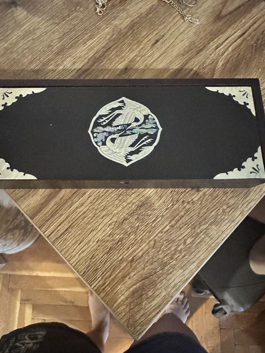 Оригинална китайска ръчно рисувана кутия за бижута с два делфина