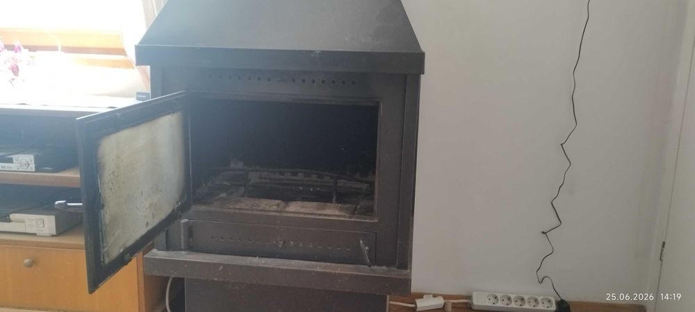 Продавам камина с огнеупорни тухли