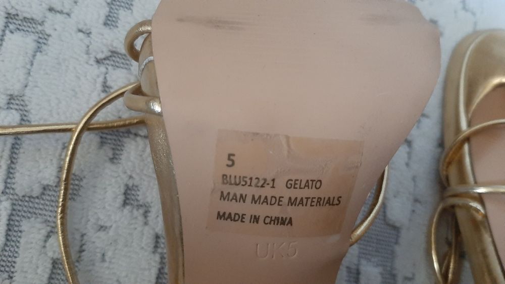 Sandale cu toc marimea 37  int 24 cm.inaltime toc cu talpa  13 cm