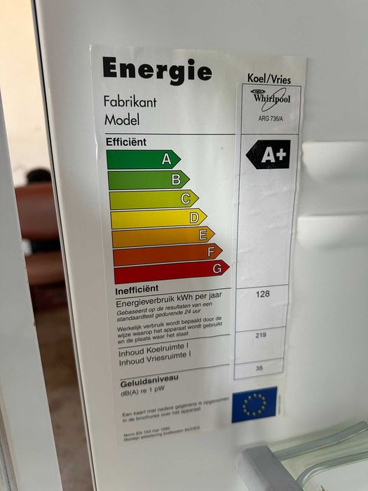 Frigider incorporabil Whirlpool A+ cu volum 219L