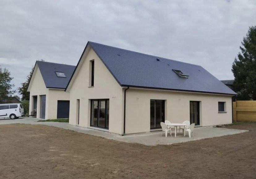 Vand case la gata de locuit sau de vacanta