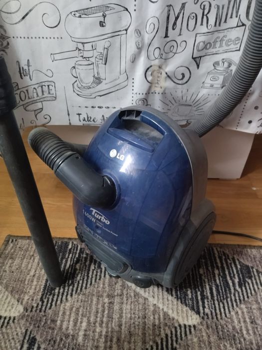 Пылесос в рабочем сост