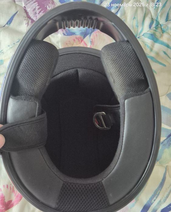 Продавам каска, много запазена!