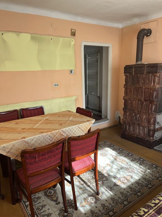 Vând casă 3 camere,hol,baie,bucătarie vară,cămară,pivniță