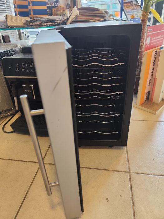 Хладилна витрина за вино Крупс