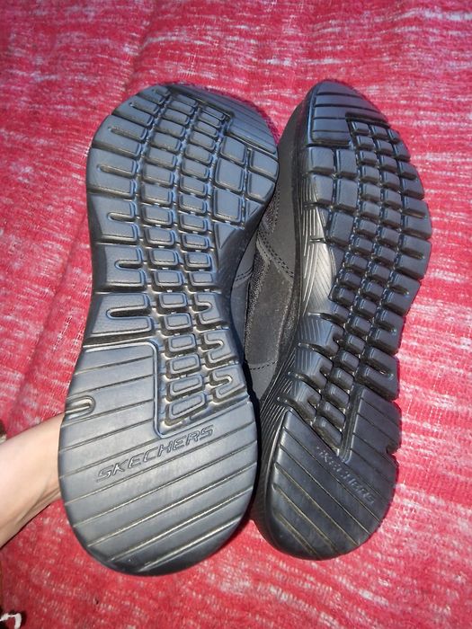 Vand adidasi Skechers lite-weight noi