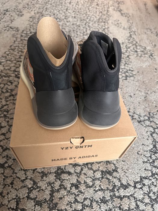 Adidas Yezzy masura 8.5 NOU