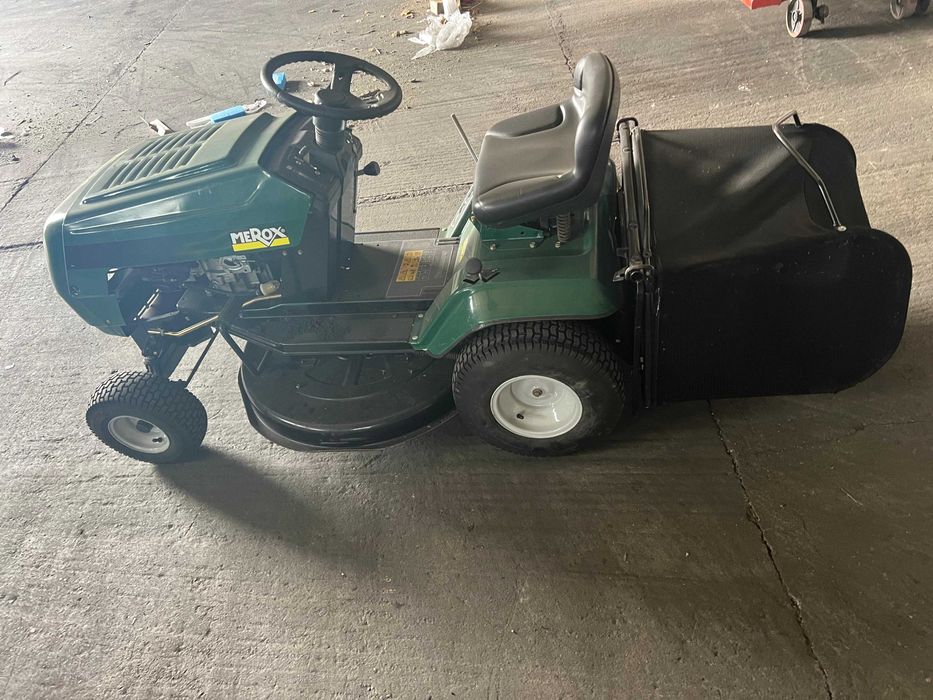 Tractoras de tuns iarba